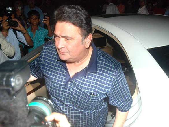 bollywood pays respect at dev anands prayer meet 25