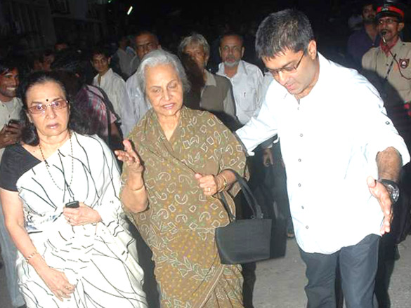 bollywood pays respect at dev anands prayer meet 34