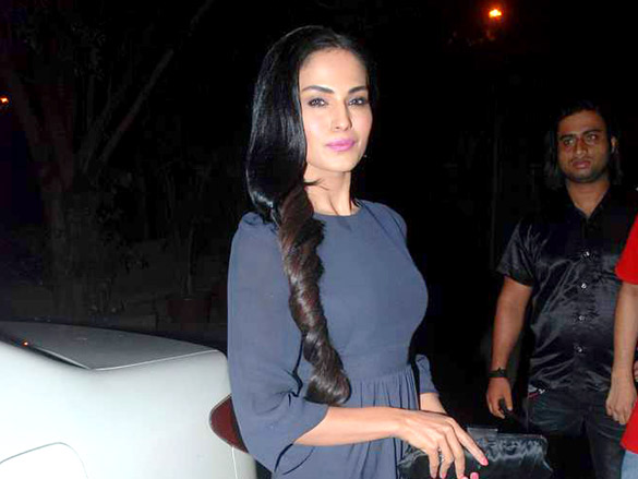 veena malik clarifies to media at a press meet 9