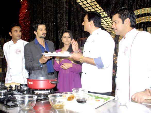 sanjeev kapoor on the sets of master chef india season 2 5