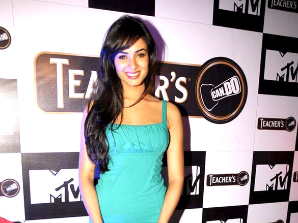 neha shazahn and sonal chauhan at teachers scotch launch 4