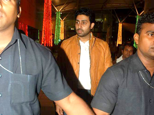 abhishek bachchan snapped at the domestic airport 7
