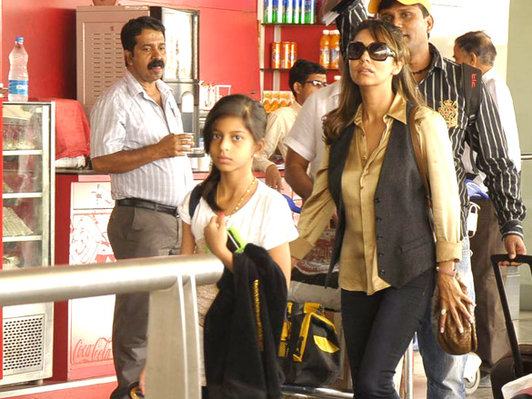 Gauri Khan leaves for Dubai with Aryan and Suhana
