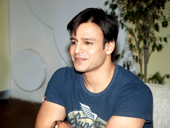 vivek oberoi at country clubs new year press meet 3