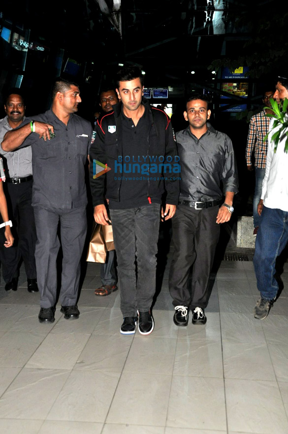 ranbir kapoor snapped at the airport 7