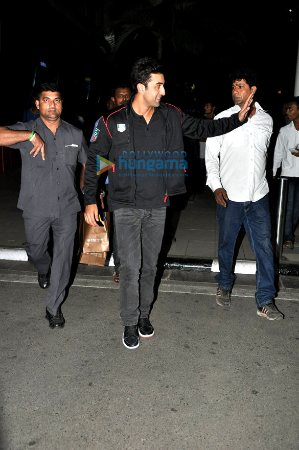 ranbir kapoor snapped at the airport 10