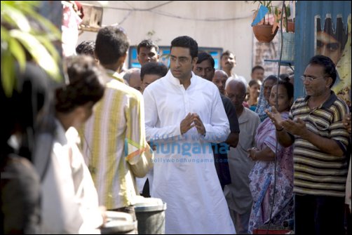 Abhishek Bachchan sports just one white kurta pyjama in Paa