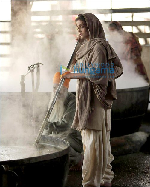 check out aishwarya rai bachchan shoots for sarbjit at the golden temple 2