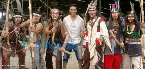 Check Out: Akshay Kumar with ‘Thai’ Red Indians