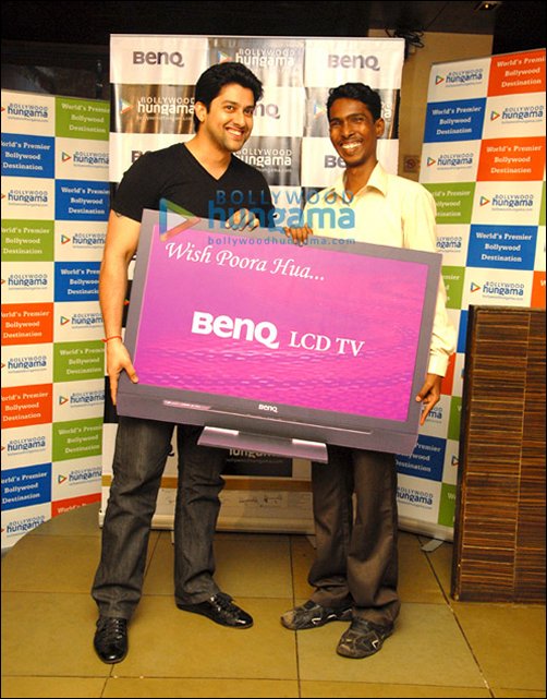 Bollywood Hungama contest winner gets lucky; wins 37″ BenQ LCD TV