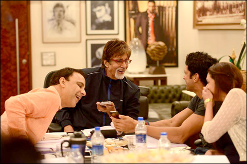 Check out: Amitabh Bachchan, Farhan Akhtar at reading session of Do