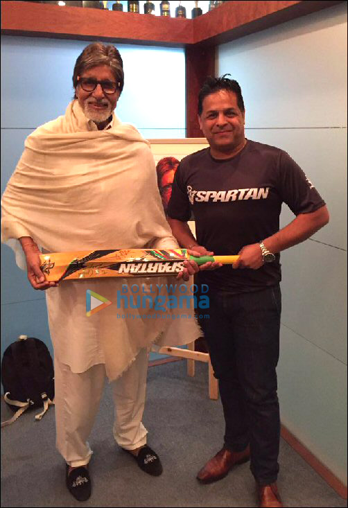 Check out: Amitabh Bachchan poses with bat gifted by Chris Gayle
