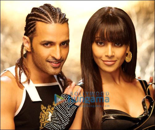 Bipasha and Priyanka to feature together in Ganesh Hegde’s music video