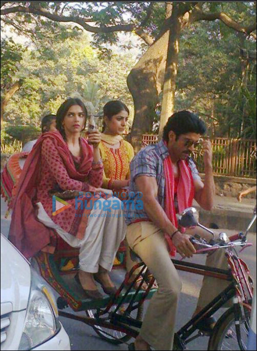 Check out: Deepika, Farhan shoot for Coca Cola ad
