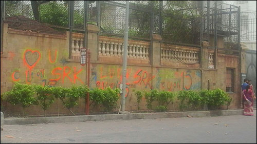 Are the graffitis outside Shah Rukh Khan’s house a part of Fan’s promotions?