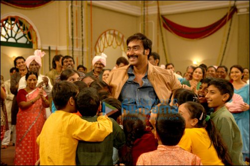 Ajay’s young fans in ‘Bum Pe Laat’ song