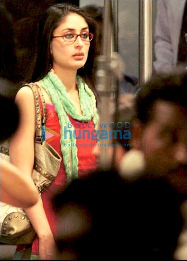Check out Aamir and Kareena on the sets of 3 Idiots