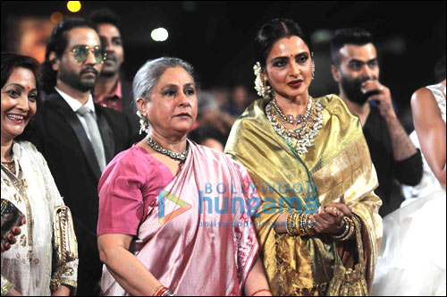 check out jaya bachchan and rekha bond at star screen awards 2015 2