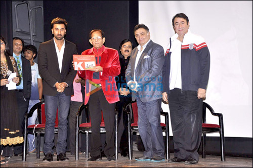 Check out: Ranbir Kapoor, Rishi Kapoor and Randhir Kapoor felicitate Dr. O P Kapoor
