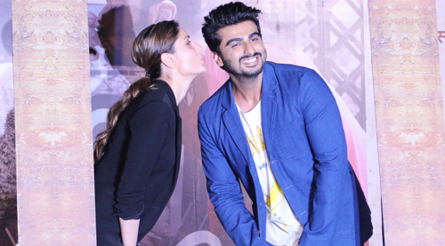 How the plan to make Kareena and Arjun Kapoor kiss in public failed?