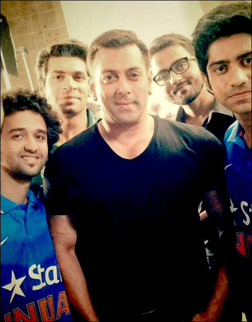 Check out: Salman Khan meets ‘Mauka Mauka’ crew on sets of Bajrangi Bhaijaan