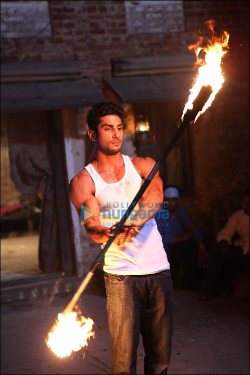 Check Out: Prateik plays with fire in Issaq