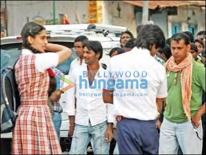 Sonam’s school girl avatar in Raanjhnaa