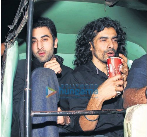 Ranbir takes rickshaw ride after Hum Dono premiere