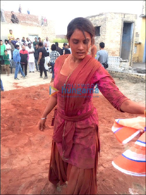 Check out: Richa Chadda on the sets of Sarbjit