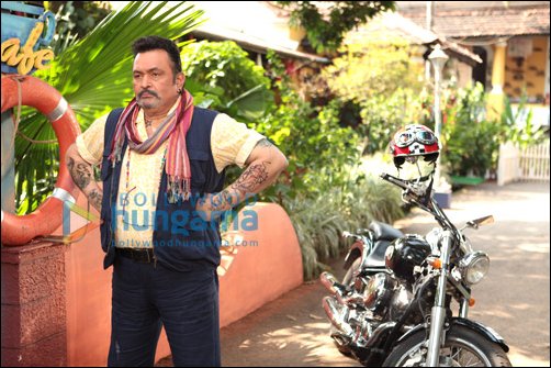 Check out: Rishi’s biker look in Chashme Buddoor
