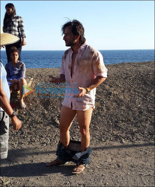 Check out: Saif Ali Khan caught with his pants down on sets of Happy Ending