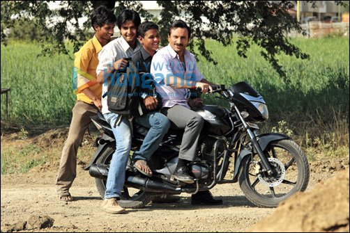 Check out: Saif Ali Khan’s ‘Basanti’ in Aarakshan