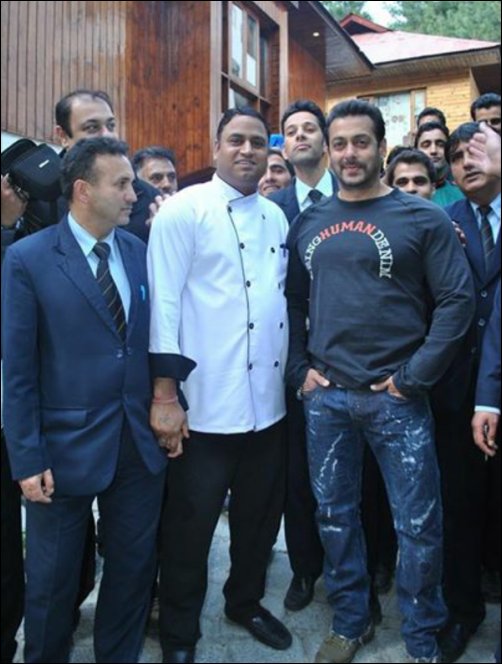 Check out: Salman Khan clicks pictures with hotel staff in Kashmir