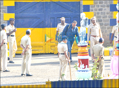 sanjay dutt seeks blessings at siddhivinayak temple after his release 2