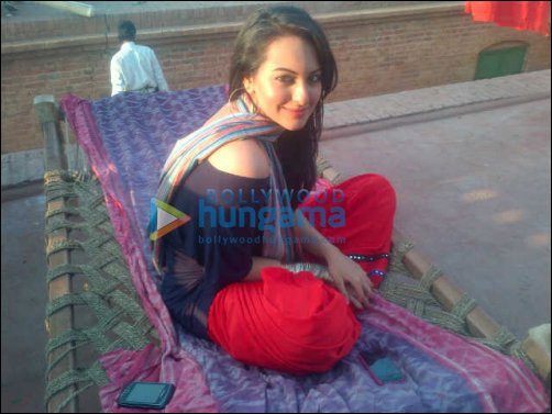 Check Out: Sonakshi on the sets of Son Of Sardar