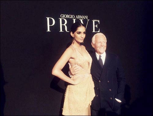 Check Out: Sonam Kapoor at Armani’s Spring 2015 fashion show