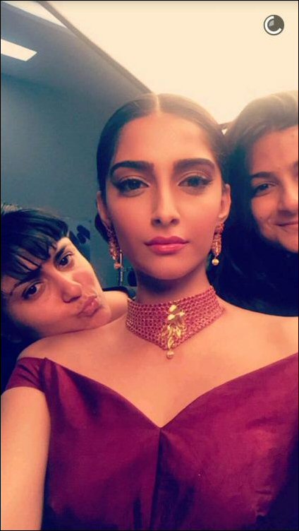 check out sonam kapoor unveils her transformation for an ad in pictures 5