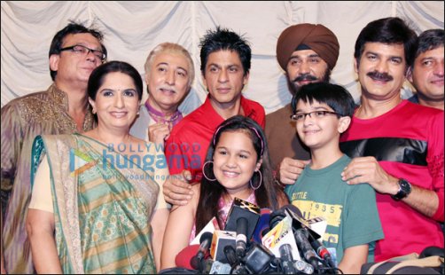 Check out: Shah Rukh Khan meets Khichdi team