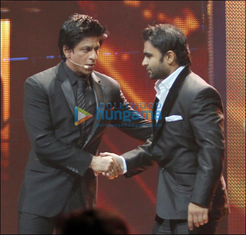 SRK introduces Aazaan actor Sachiin Joshi at IIFA