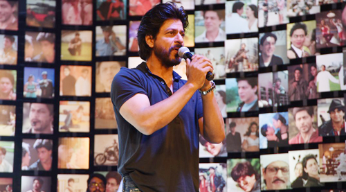 SRK charms and entertains at Fan theatrical launch