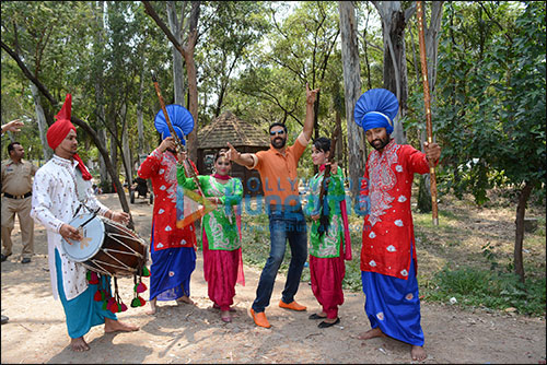 Check out: Akshay Kumar celebrates Baisakhi in typical Punjabi style
