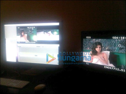 Check out: Sunny Leone’s bedroom scene in Jism 2