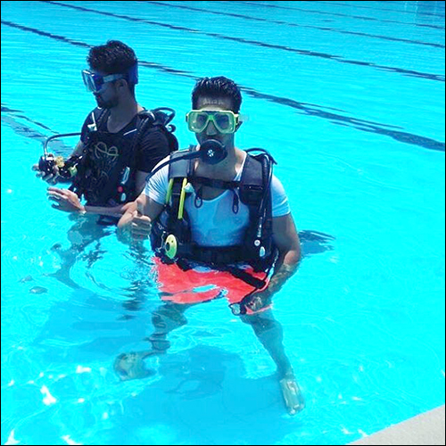 Check out: Varun Dhawan training for underwater scenes in Dishoom Check out: Varun Dhawan training for underwater scenes in Dishoom