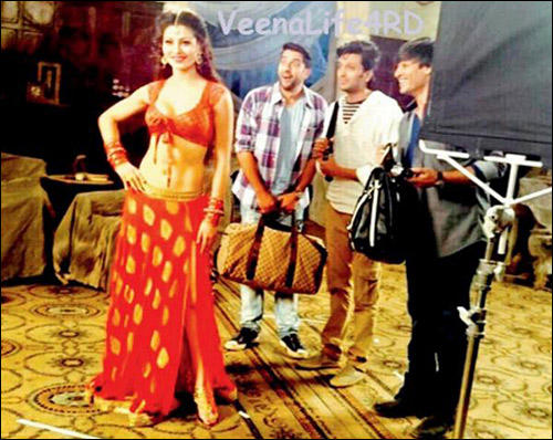 Check out: Urvashi, Riteish, Aftab and Vivek on the sets of Great Grand Masti