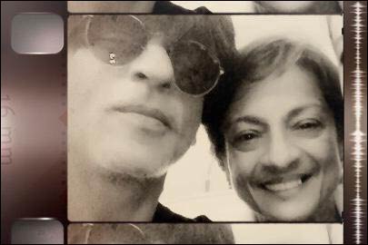 Check out: Shah Rukh Khan takes a selfie with veteran actress Tanuja