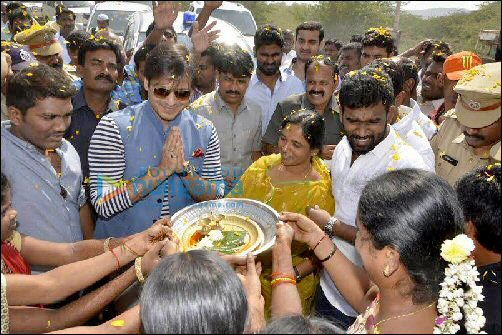 vivek oberoi adopts a village in andhra pradesh 2