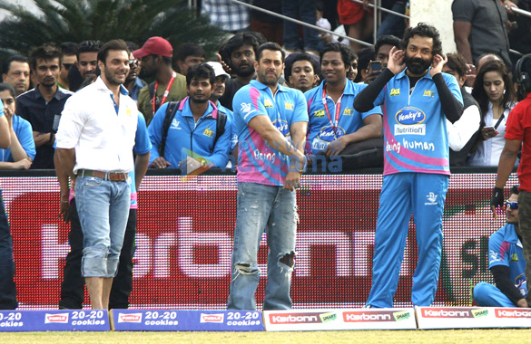 salman khan watches mumbai heroes ccl match 2