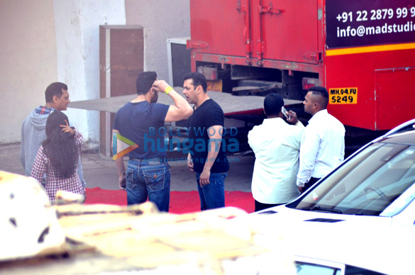 salman khan snapped at mehboob studio 3