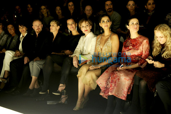 sonam kapoor graces giorgio armani prive show in paris 9