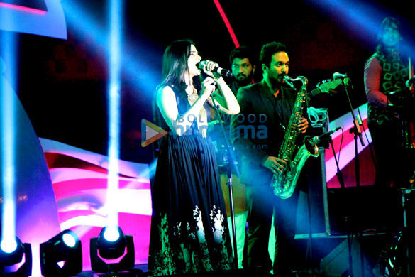 sona mohapatra performs for the international f1 team 8